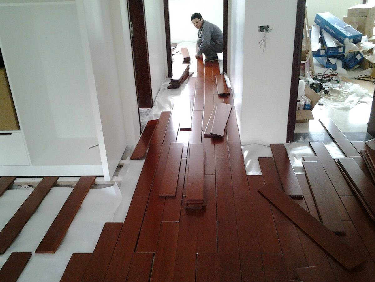 瓷砖和木地板哪个好?正确选材装修更省心