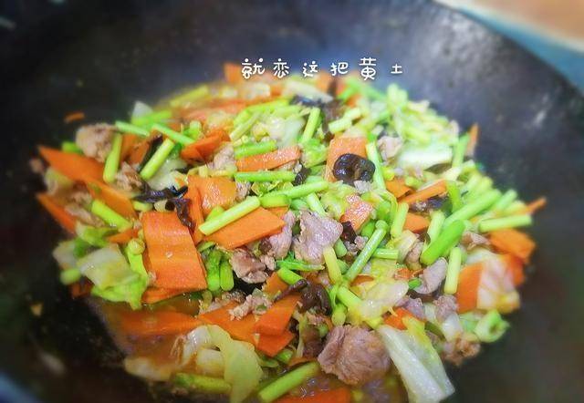 肉片怎么过油炒菜用 cbb6874b8d684dfca8dfd43965562e14.jpeg