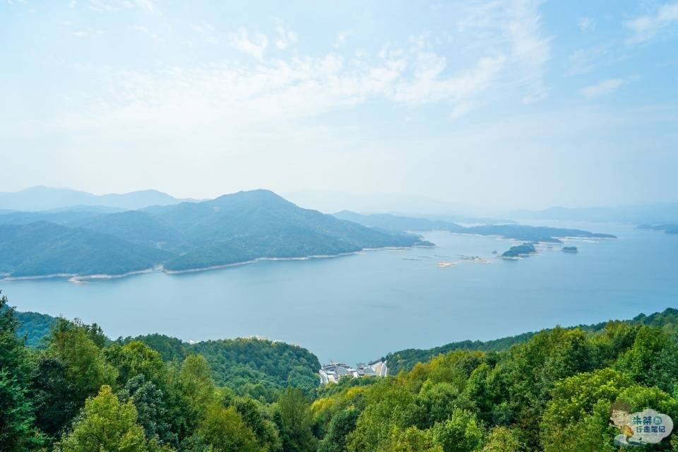 山变成了一座禅山，风化作成一座寺庙，于是便有了今日的西风禅寺