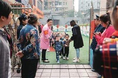 宝宝|婴幼儿保险怎么挑？全世界都在生孩子