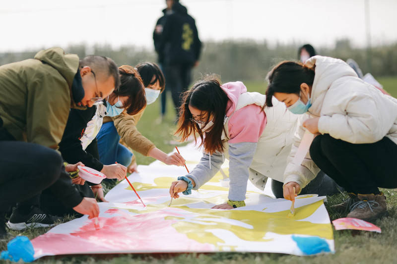 苏州团建_草坪团建之纳斯卡巨画绘制,攻防箭实力大比拼_团建方案