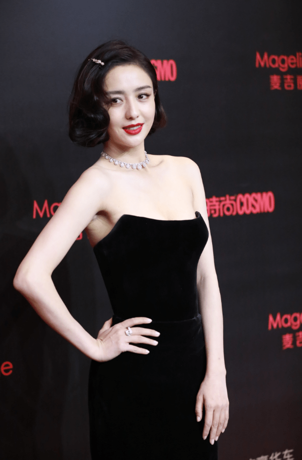 杨幂唐嫣佟丽娅比美刘诗诗倪妮十指紧扣走红毯