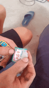 搞笑gif段子:别再说什么舔狗了,人家狗狗至少还能上嘴