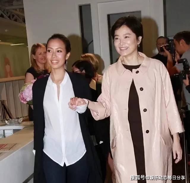 她是邢李原前妻,四婚四离活得潇洒自在,与前夫现任林青霞做朋友