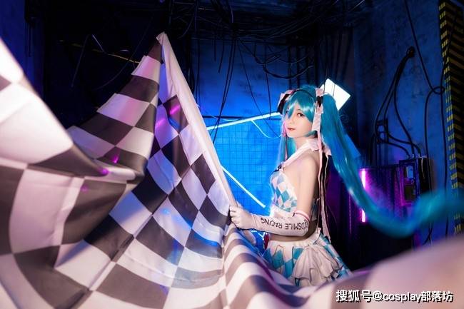 cos:初音未来赛车服cos正片