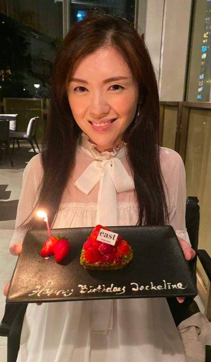 51岁袁文杰领证！与小7岁女友秘密同居多年，不