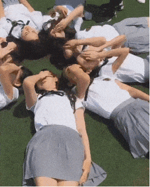 搞笑段子:姑娘,你这下把妹子的胳膊肘扳到前面了