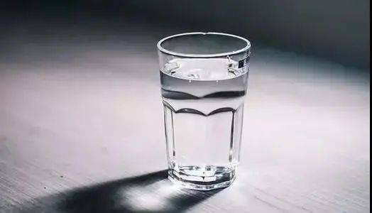 如何选择水 a80eeb8fa01149628d2f7205bf1c2996.jpeg