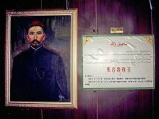 中国最后一位王爷,住豪华王府,活到2014年,去世前把国旗挂身旁_库车