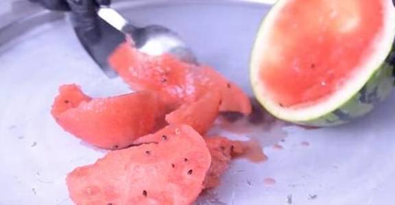 西瓜怎么分辨里面坏了 f4f19104886e4bb7be8660d8641fe709.jpeg