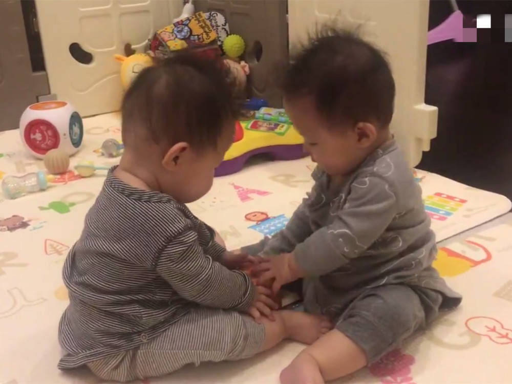 孩子几个月能看彩色东西 3c8f5b0203ed4b90b7f9e8bafe7fd185.jpeg