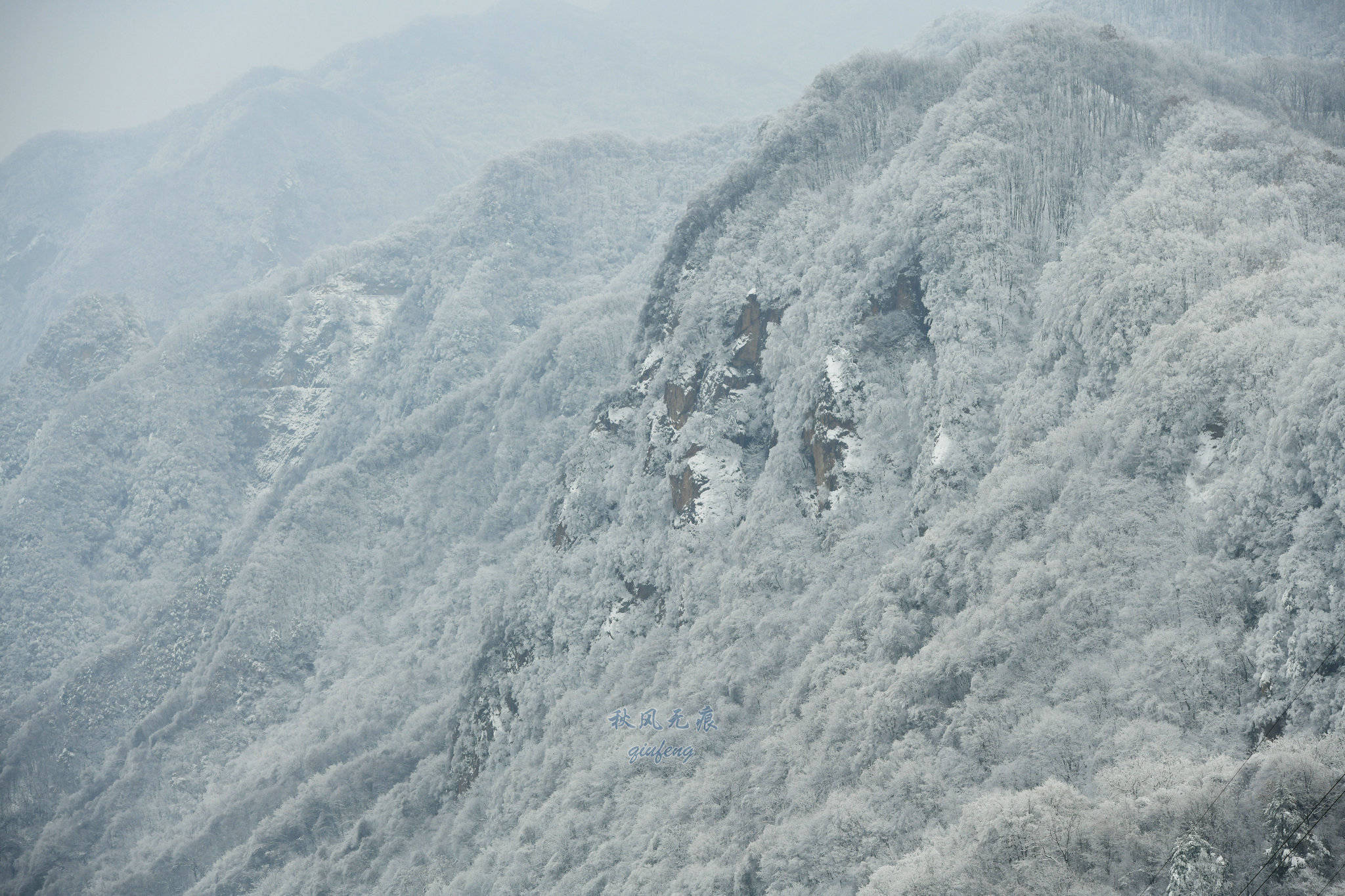 乘坐绿皮慢车寻觅秦岭之巅那片银装素裹的宝鸡大雪幻境