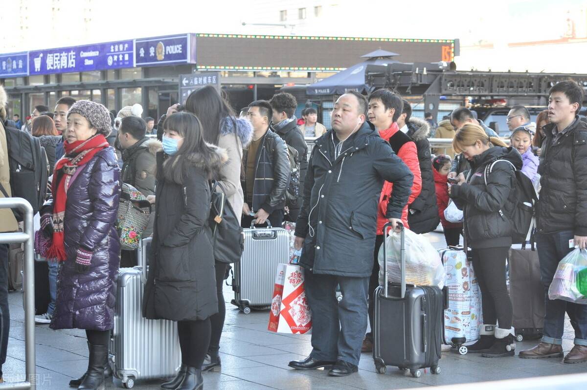 原创为防疫情反弹今年能否取消春运,让流动人口就地过年?