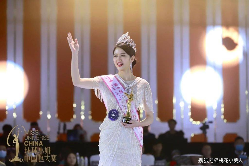 2020环球小姐中国赛区总冠军,年仅22岁,早已是选美"回锅肉"