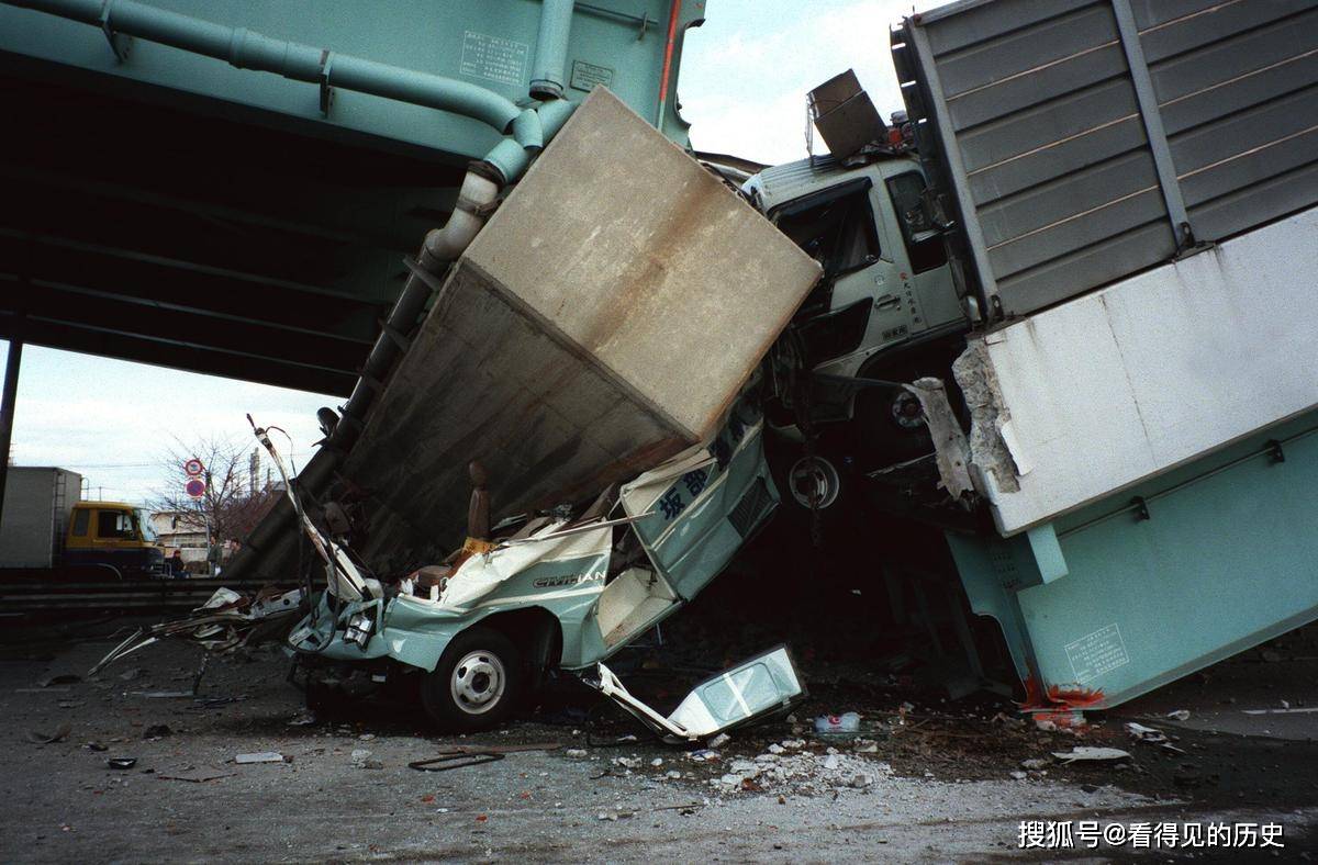 
老照片 1995年的阪神大地震  战后最大的灾难_米6体育app官方下载(图4)