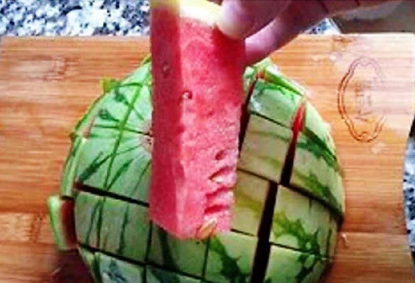 西瓜怎么切装盘 ac53dad4fb344402acccea1aa455f116.jpeg