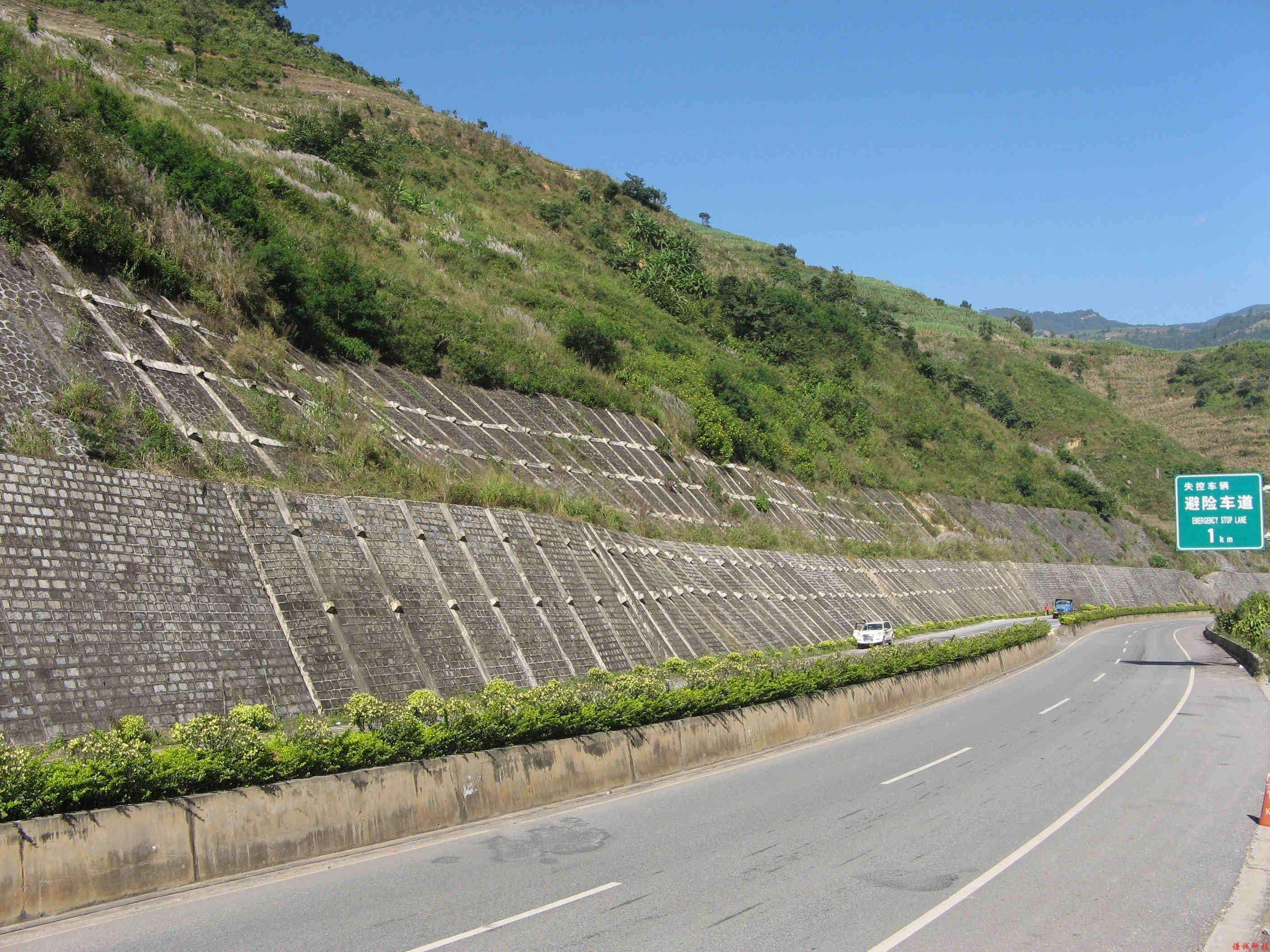 公路路基边坡滑坡防护设计和预防-公路常识第二篇