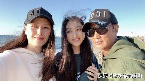 原创任达华女儿颜值高!15岁身高直逼一米八,气势十足撞脸李嘉欣!