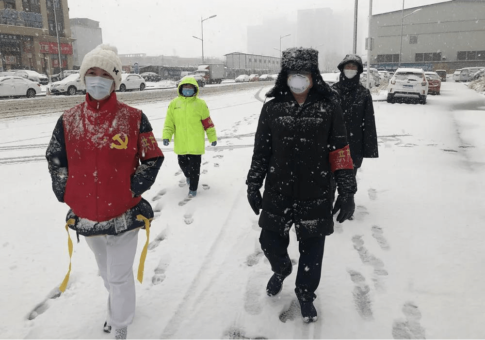 三河市燕顺路街道甜城社区抗疫先锋党支部书记栾兰的先进事迹