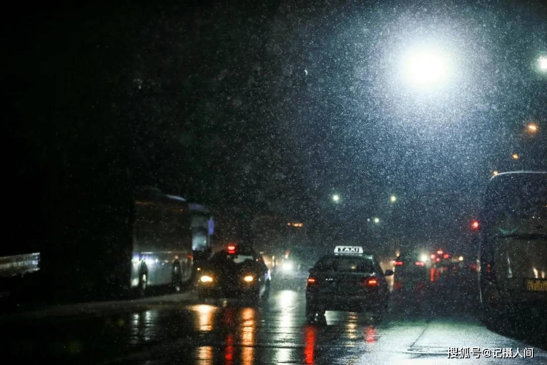 看窗外!天津下雪了