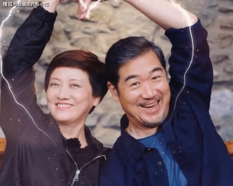 她二婚嫁给张国立,却被要求28年不准生育,如今63岁如愿当妈_邓婕