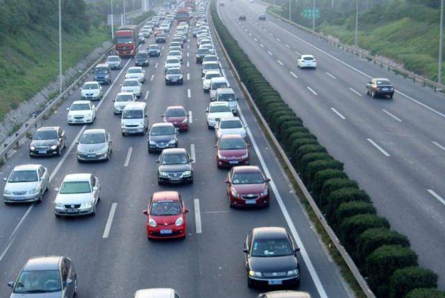 多少岁不可以开车上高速 fe22b0e4e2c046b18ad18691d44bdca3.jpeg