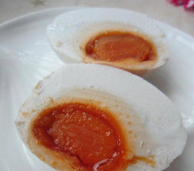 怎么腌咸鸡蛋不咸又出油 68ec897e19ab4b0e83529c859040b33f.jpeg