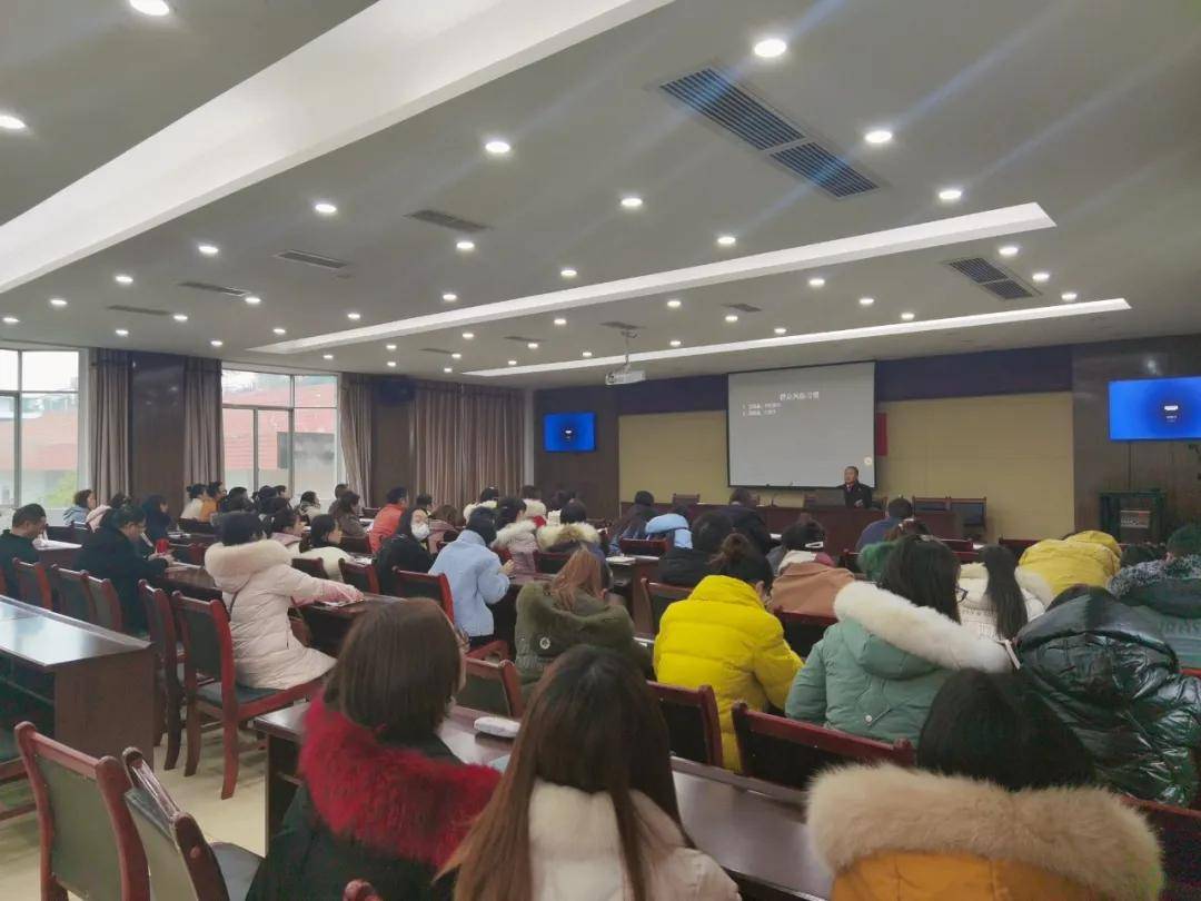 民法典大还是宪法大 4d92af58c7a84a8490df2419ce1504dc.jpeg