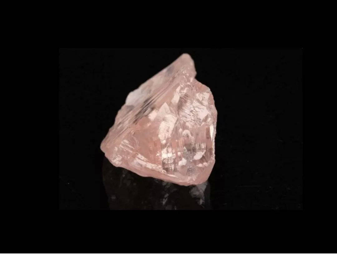 新闻速报澳大利亚钻石开采商卢卡帕lucapa日前公布一颗152ct心形粉钻