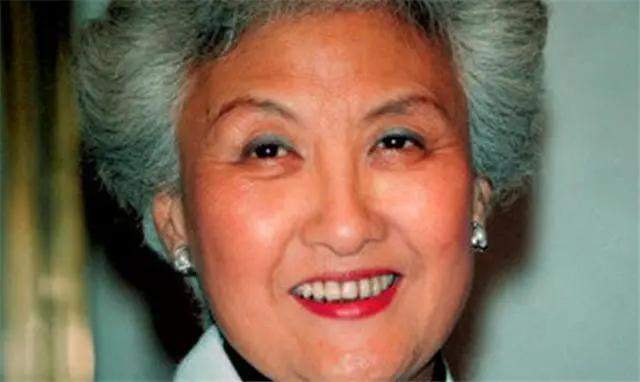 悲痛！95岁老艺术家黄宗英离世，婚姻坎坷，3任丈夫和儿子比她先走终团聚