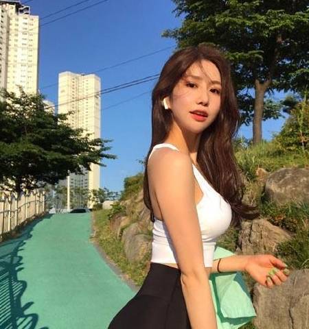 模特美女爱健身,身材好气质佳,浑身充满正能量