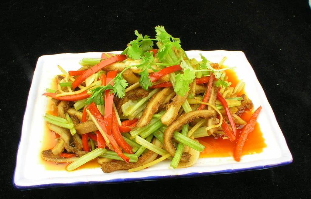 炒什么菜要放花椒大料 fc249667f34d484f8d21751fbdf05fbf.jpeg