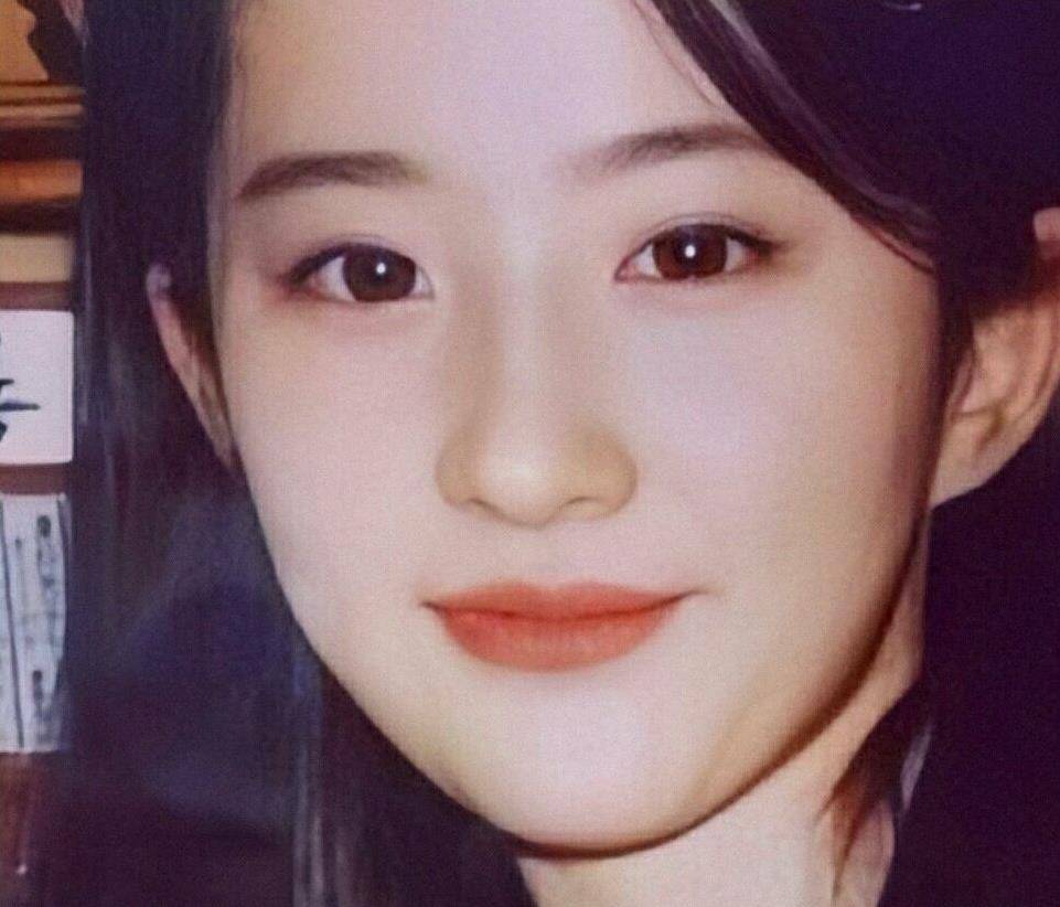 捧着花的头像刘亦菲 4976df637ab743f8ae6b534484ab3f8c.jpeg