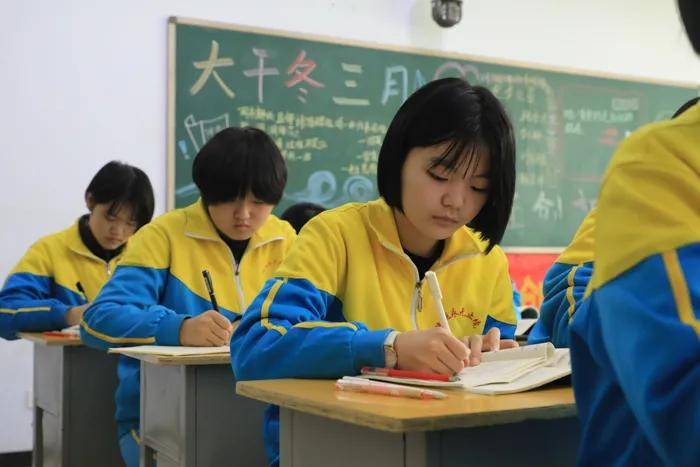 衡水滨湖新区志臻中学开展"规范月"活动