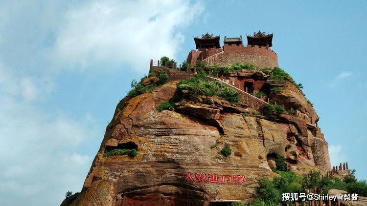 中国“最惊险”的古堡，掏空整座山体建于悬崖之上，最多时住着千人