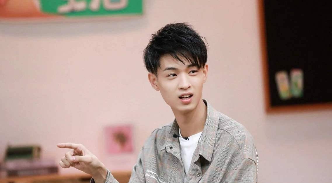 星光大赏德云社首秀,秦霄贤聪明反被聪明误,被提醒后及时改正