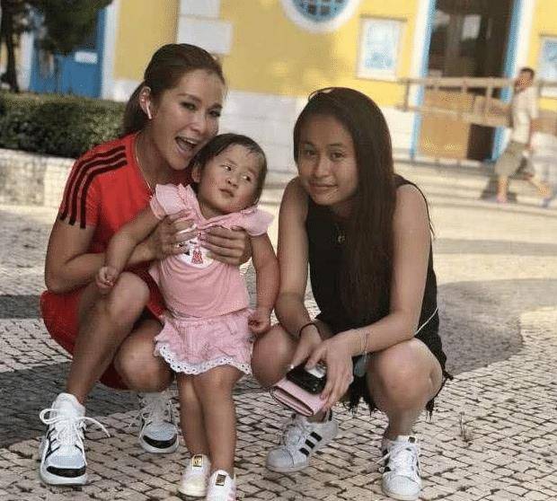 原创刘碧丽生一男三女,儿子必然是洗米华产业未来继承人,老婆婆位置也