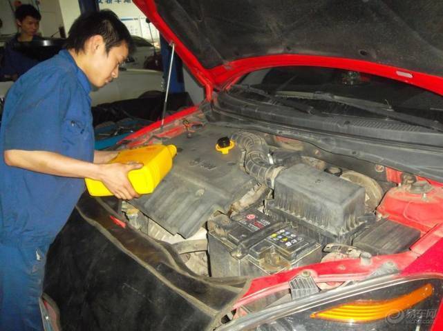 如何判断需要换机油 00fa275dacba4f3399ca9958c5896ef0.jpeg