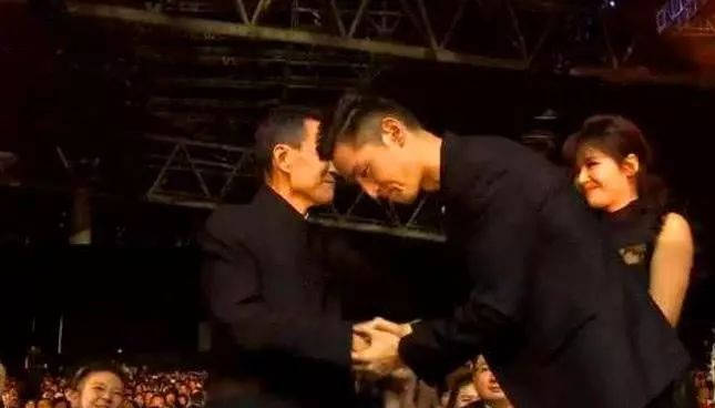 66歲李雪健抗癌20年近照消瘦憔悴，妻子曾比他還紅，是我們熟悉的她？ 娛樂八卦吃瓜 第1张