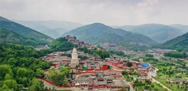 四大佛教名山之首的五台山，缘何这座寺庙香火最旺、有求必应