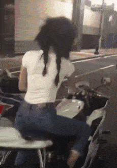 搞笑gif段子:我买了你们两个就是为了看打架,你们两个