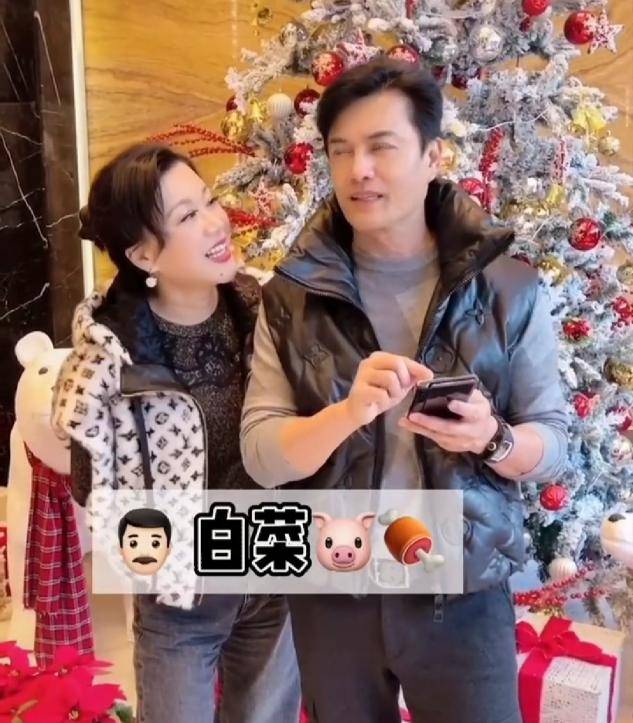 吕良伟老婆穿上万块衣服打扮得贵气却不及周海媚一半的气质