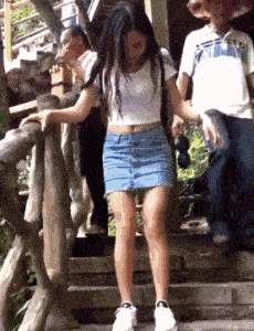 原创搞笑gif段子:〖7〗看把旁边兄弟给羡慕的!