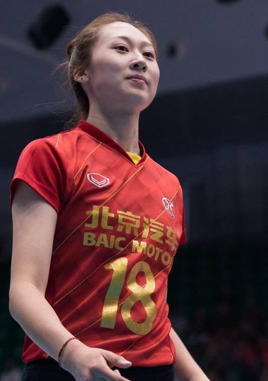 中国排球女神乔婷腰部精致纹身走红27岁退役至今仍未婚