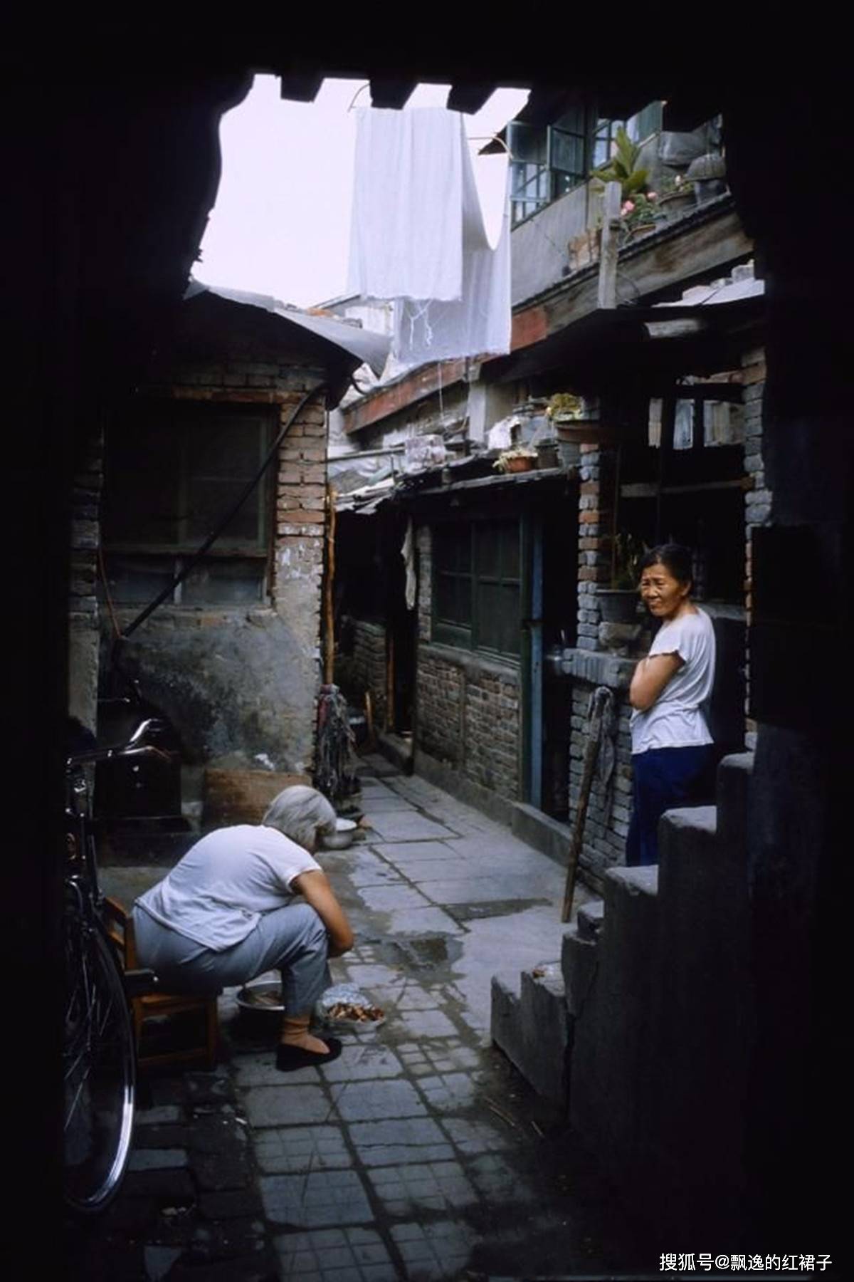 老照片:80年代北京四合院,大杂院里的生活,四合院只卖50万