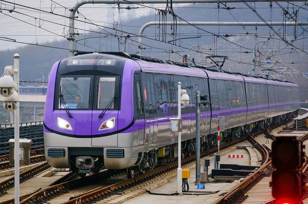 南京地铁4号线,b2型,图片来自wikipedia,作者luoxingyang000