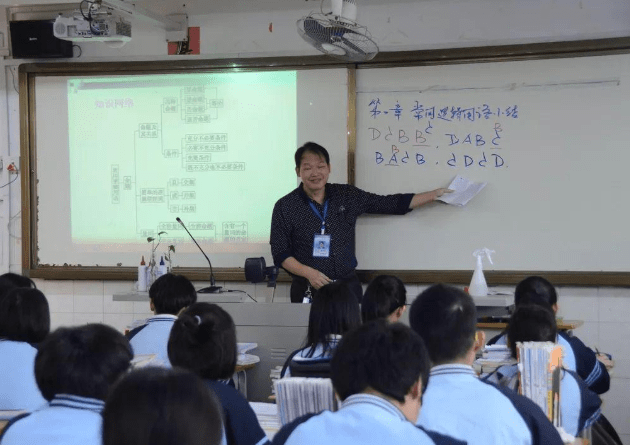 原创高中各科老师的特点,物理男老师大多头发稀少,英语老师几乎一致