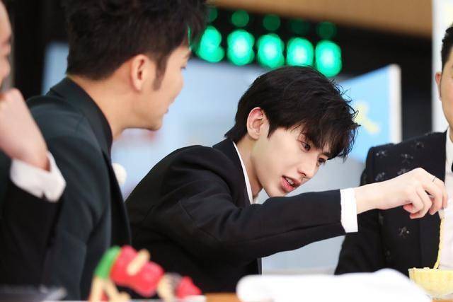 2020跨年演唱会各卫_全网最豪华的跨年晚会的阵容看这里!各大卫视播出