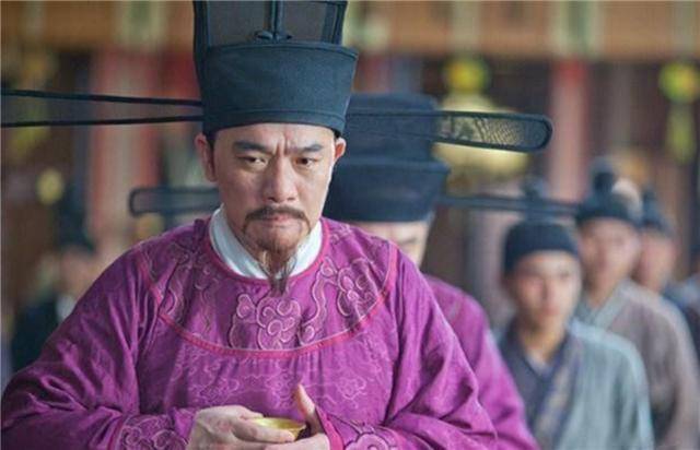 当时突厥颉利可汗发动大军,长驱直入来到长安附近,直指朝廷.