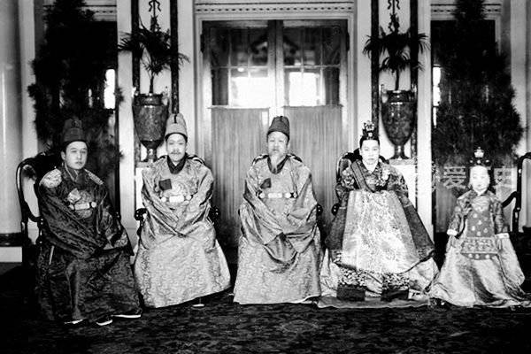 为阻止日本吞并朝鲜末代皇后将玉玺藏在裙子里一生浮沉晚年凄凉_尹曾顺